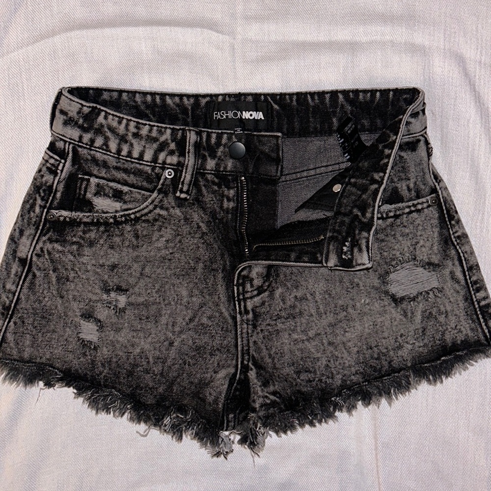 Fashion Nova BLACK DENIM cutoff shorts